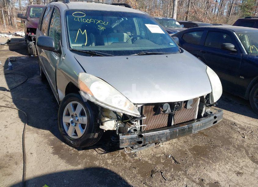 Photo 6 of 2010 Toyota Sienna LE (VIN 5TDKK4CC5AS316203)