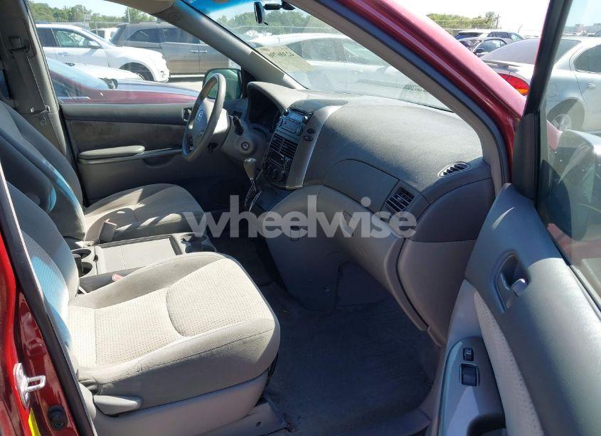 Photo 5 of 2010 Toyota Sienna LE (VIN 5TDKK4CC5AS325208)