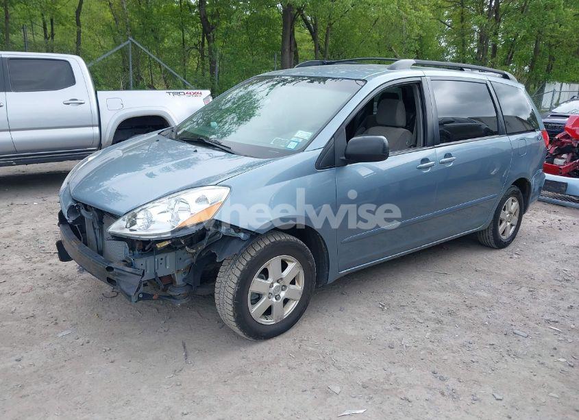 Photo 2 of 2010 Toyota Sienna LE (VIN 5TDKK4CC5AS327606)