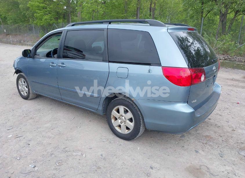 Photo 3 of 2010 Toyota Sienna LE (VIN 5TDKK4CC5AS327606)