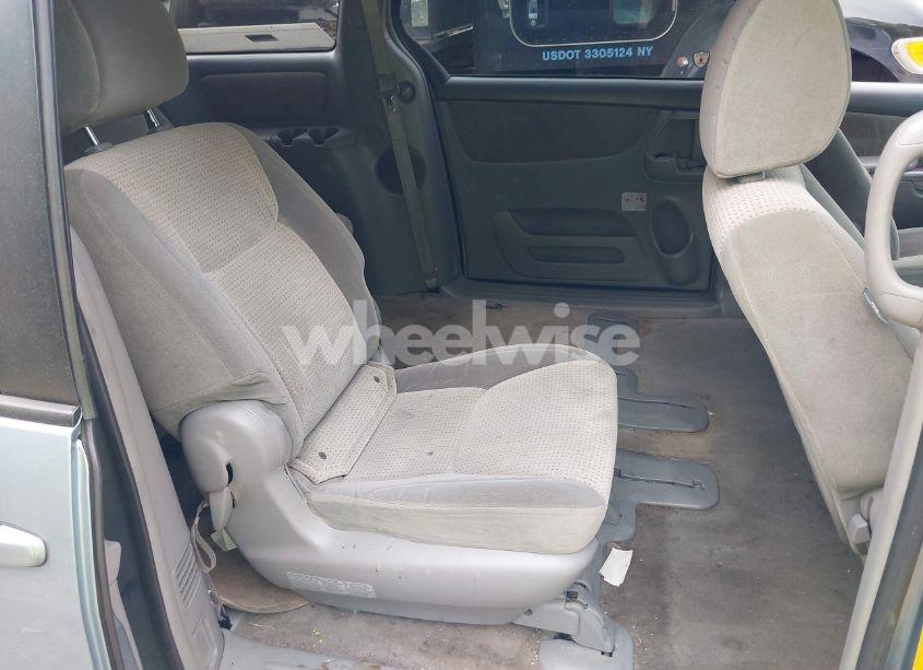 Photo 8 of 2010 Toyota Sienna LE (VIN 5TDKK4CC5AS327606)