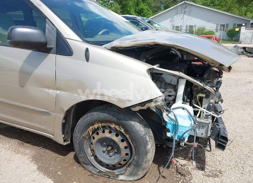 Photo 19 of 2010 Toyota Sienna LE (VIN 5TDKK4CC5AS327993)