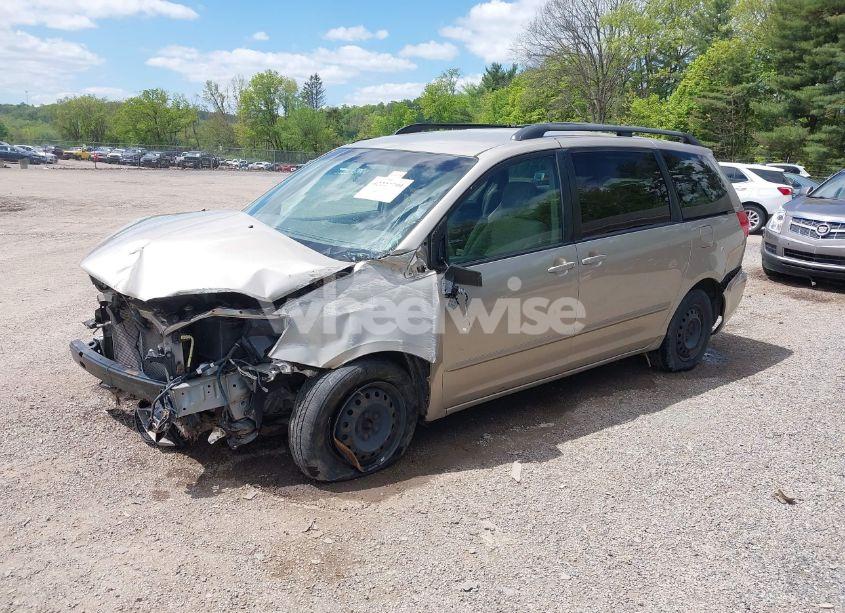 Photo 2 of 2010 Toyota Sienna LE (VIN 5TDKK4CC5AS327993)