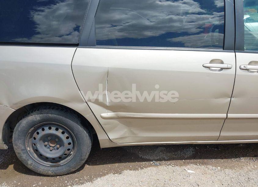 Photo 20 of 2010 Toyota Sienna LE (VIN 5TDKK4CC5AS327993)