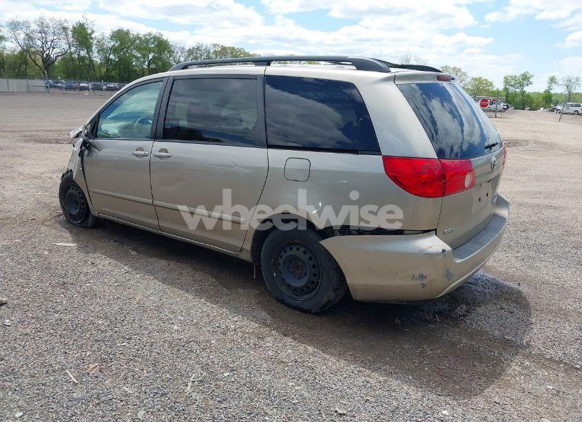 Photo 3 of 2010 Toyota Sienna LE (VIN 5TDKK4CC5AS327993)