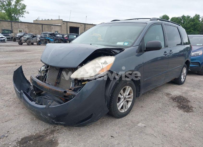 Photo 2 of 2010 Toyota Sienna LE (VIN 5TDKK4CC6AS298083)