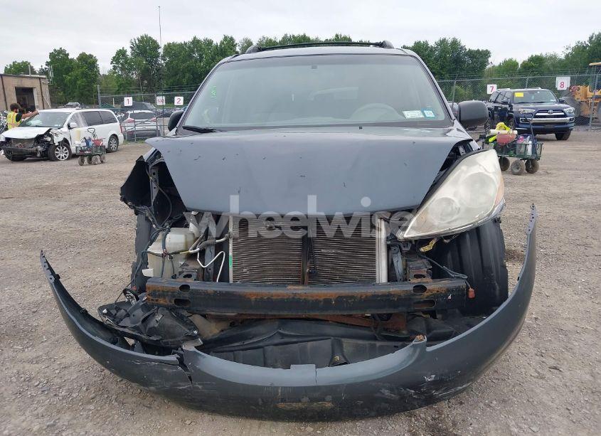 Photo 6 of 2010 Toyota Sienna LE (VIN 5TDKK4CC6AS298083)