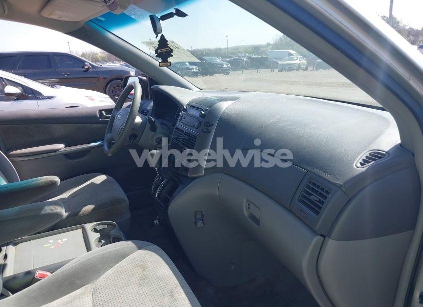 Photo 5 of 2010 Toyota Sienna LE (VIN 5TDKK4CC6AS332927)