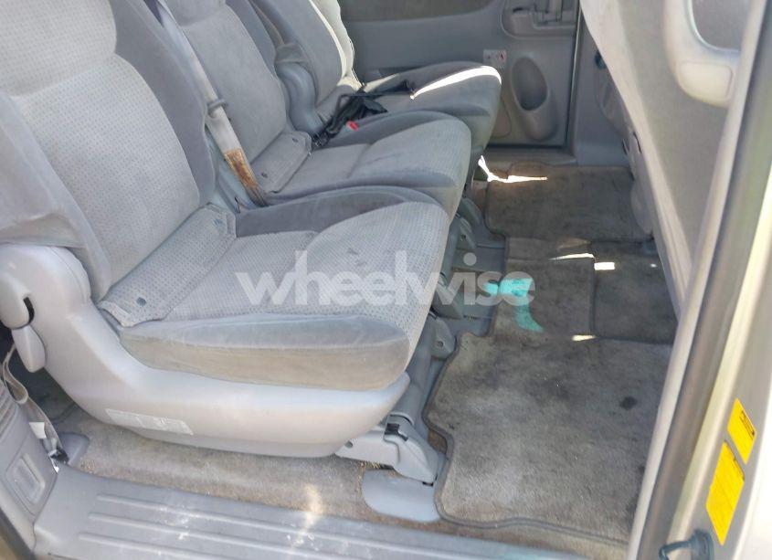 Photo 8 of 2010 Toyota Sienna LE (VIN 5TDKK4CC6AS332927)