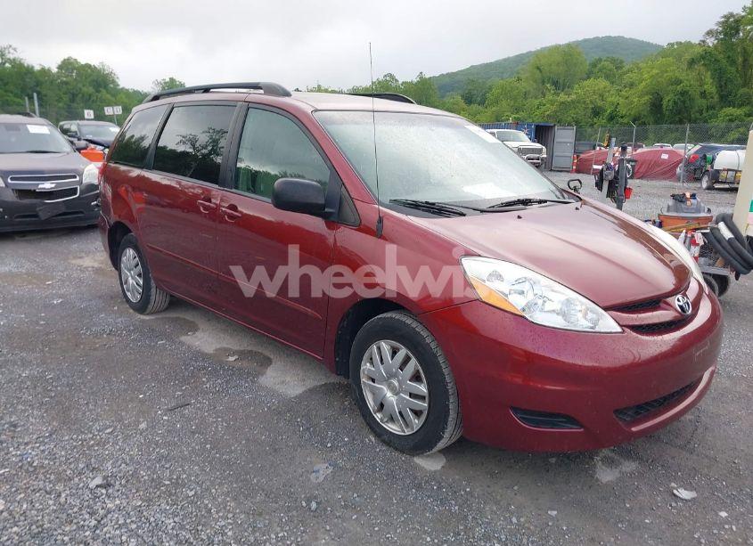 2010 Toyota Sienna LE (VIN 5TDKK4CC6AS333477) main photo