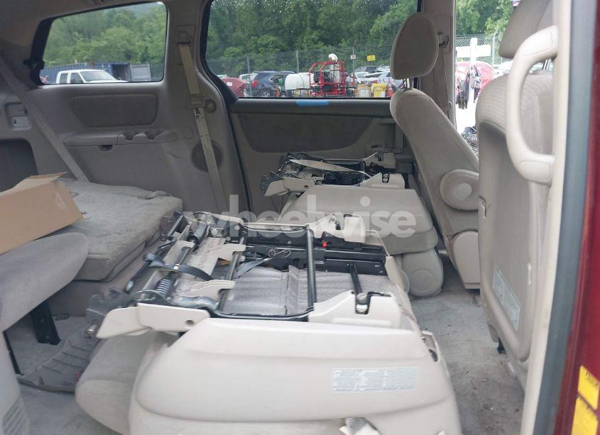 Photo 8 of 2010 Toyota Sienna LE (VIN 5TDKK4CC6AS333477)