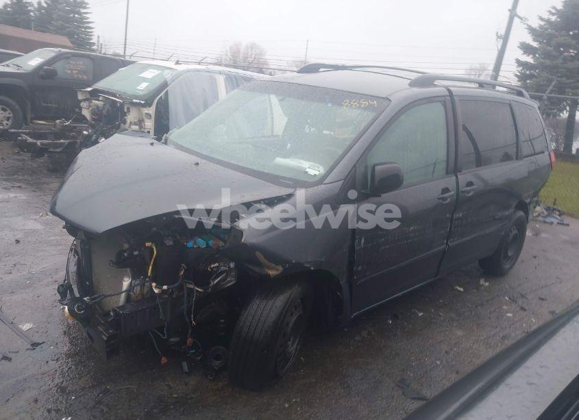 Photo 2 of 2010 Toyota Sienna LE (VIN 5TDKK4CC7AS298884)