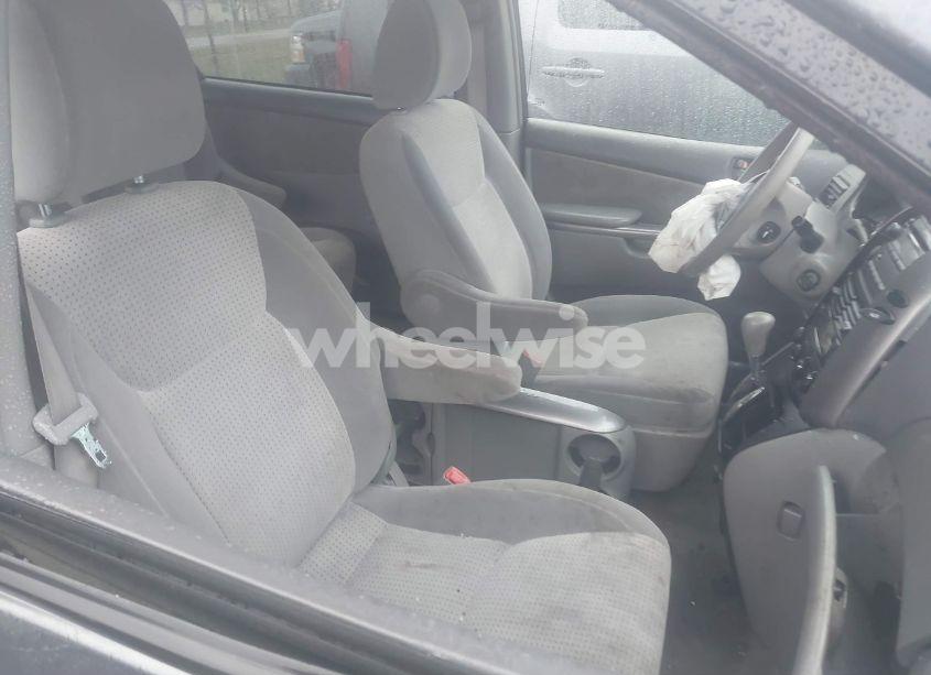 Photo 5 of 2010 Toyota Sienna LE (VIN 5TDKK4CC7AS298884)