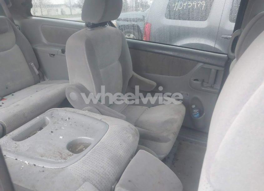 Photo 8 of 2010 Toyota Sienna LE (VIN 5TDKK4CC7AS298884)