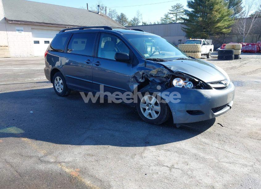 2010 Toyota Sienna LE (VIN 5TDKK4CC7AS323329) main photo