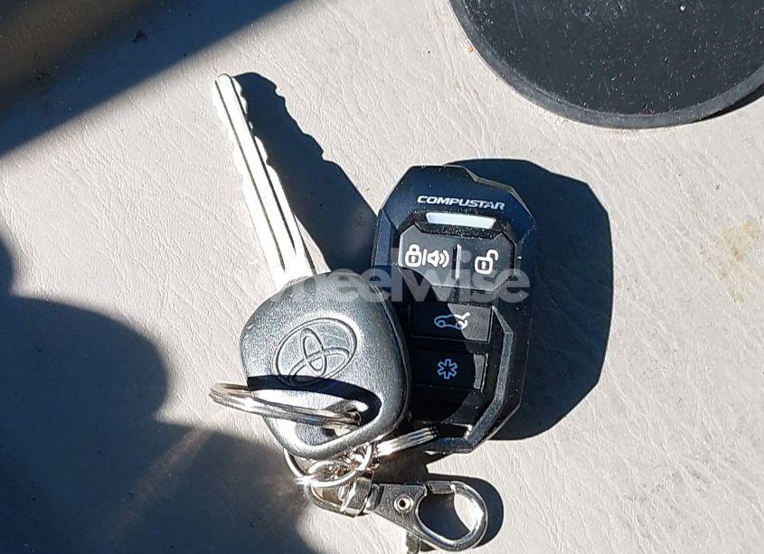 Photo 11 of 2010 Toyota Sienna LE (VIN 5TDKK4CC7AS323329)