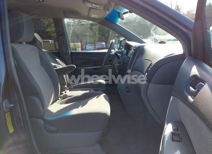 Photo 5 of 2010 Toyota Sienna LE (VIN 5TDKK4CC7AS323329)