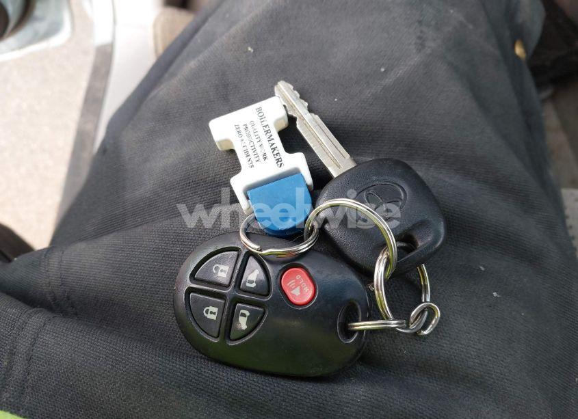 Photo 11 of 2010 Toyota Sienna LE (VIN 5TDKK4CC7AS330507)