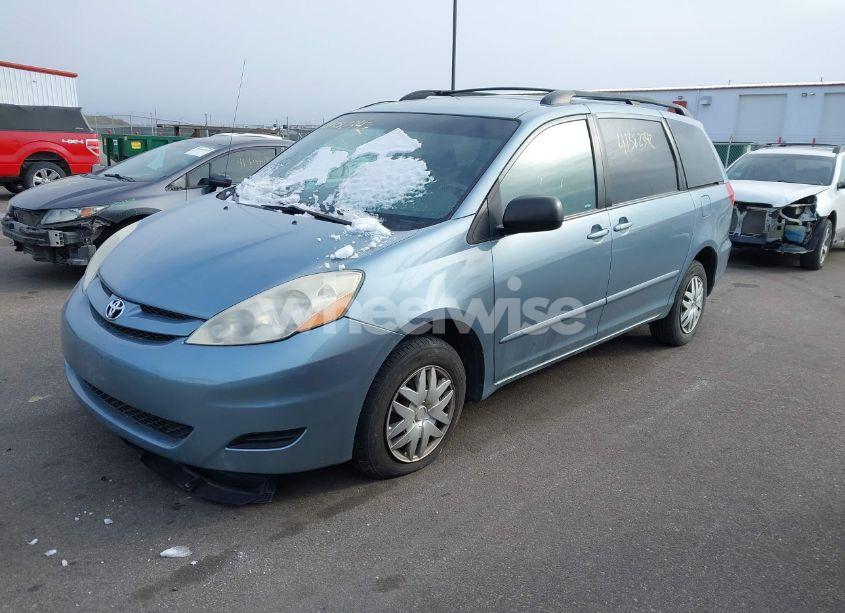 Photo 2 of 2010 Toyota Sienna LE (VIN 5TDKK4CC7AS330507)