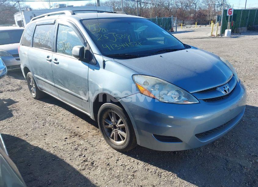 2010 Toyota Sienna LE (VIN 5TDKK4CC7AS334699) main photo