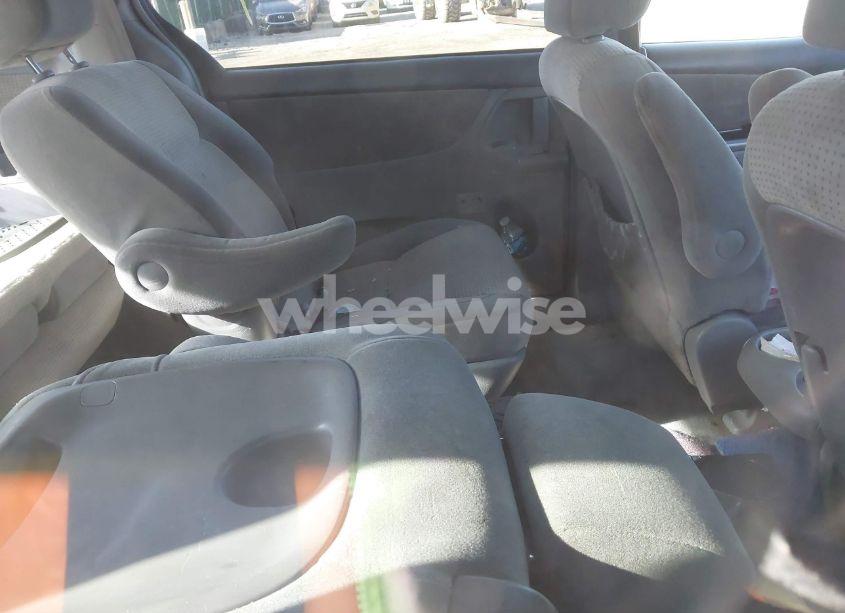 Photo 8 of 2010 Toyota Sienna LE (VIN 5TDKK4CC7AS334699)