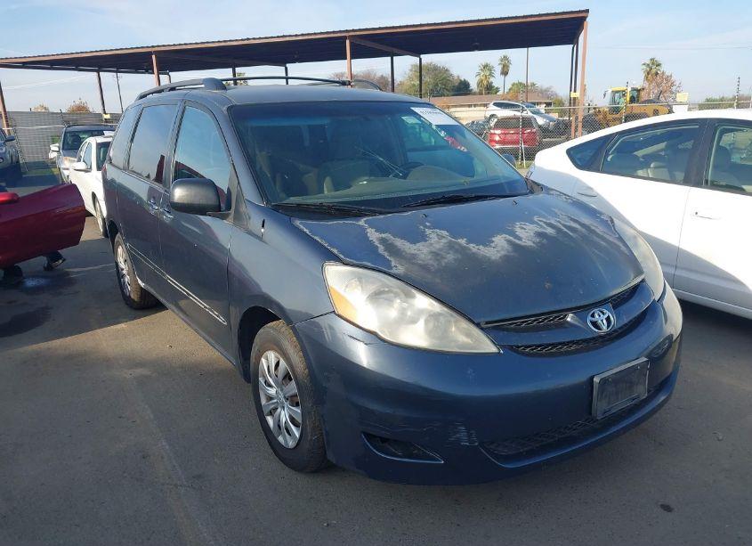2010 Toyota Sienna LE (VIN 5TDKK4CC7AS342009) main photo