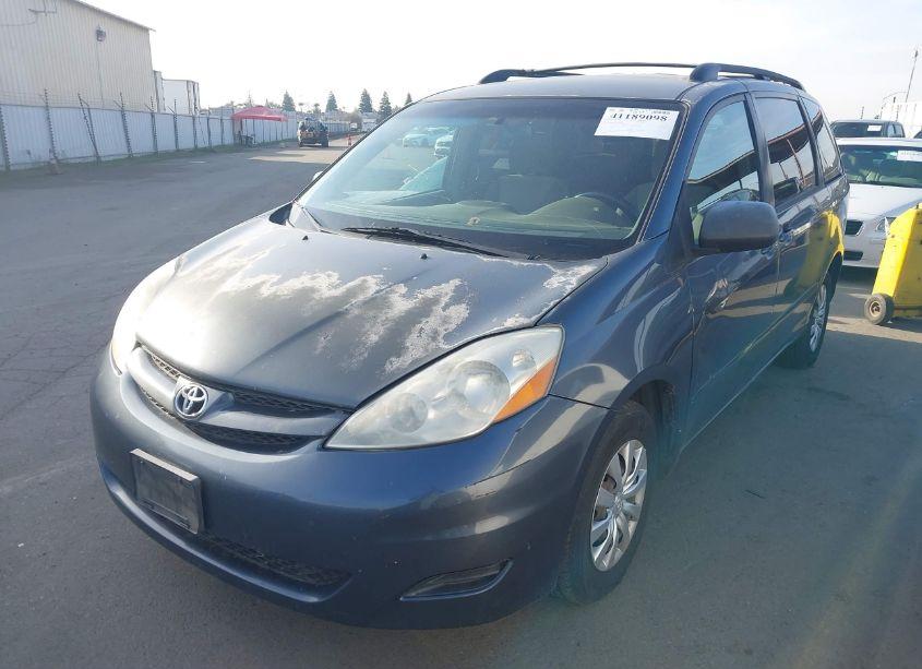 Photo 2 of 2010 Toyota Sienna LE (VIN 5TDKK4CC7AS342009)