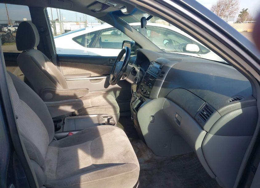 Photo 5 of 2010 Toyota Sienna LE (VIN 5TDKK4CC7AS342009)