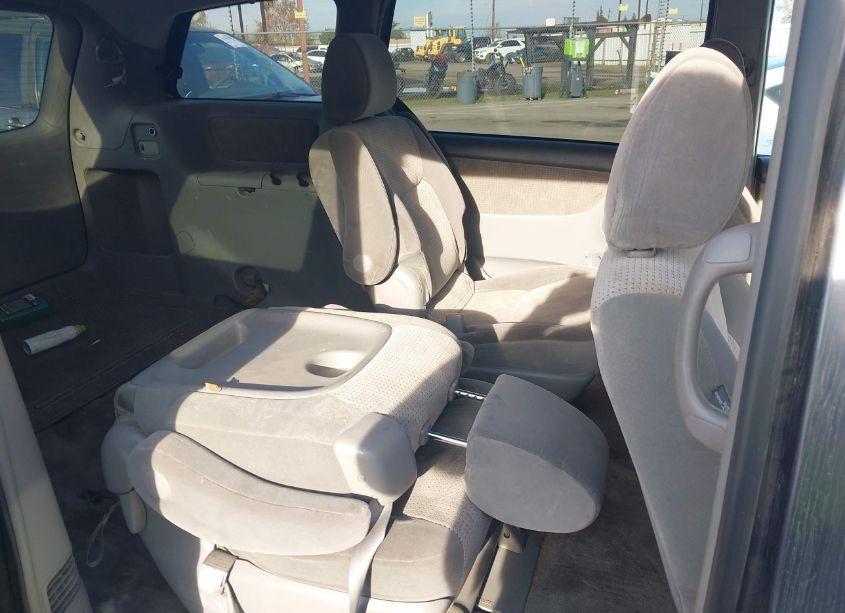 Photo 8 of 2010 Toyota Sienna LE (VIN 5TDKK4CC7AS342009)