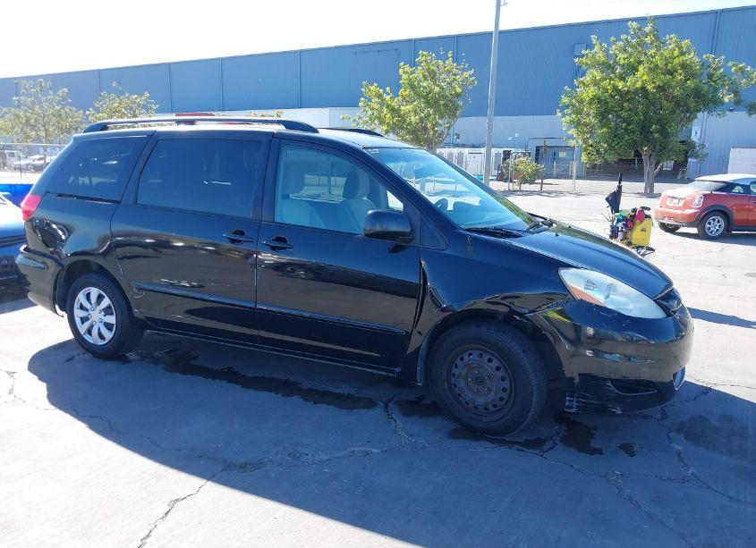 2010 Toyota Sienna LE (VIN 5TDKK4CC7AS342866) main photo