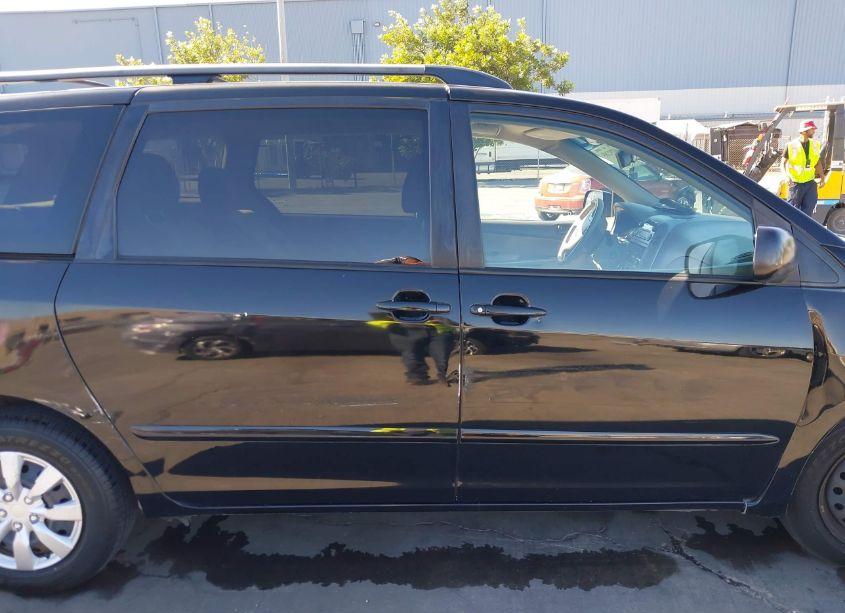 Photo 13 of 2010 Toyota Sienna LE (VIN 5TDKK4CC7AS342866)