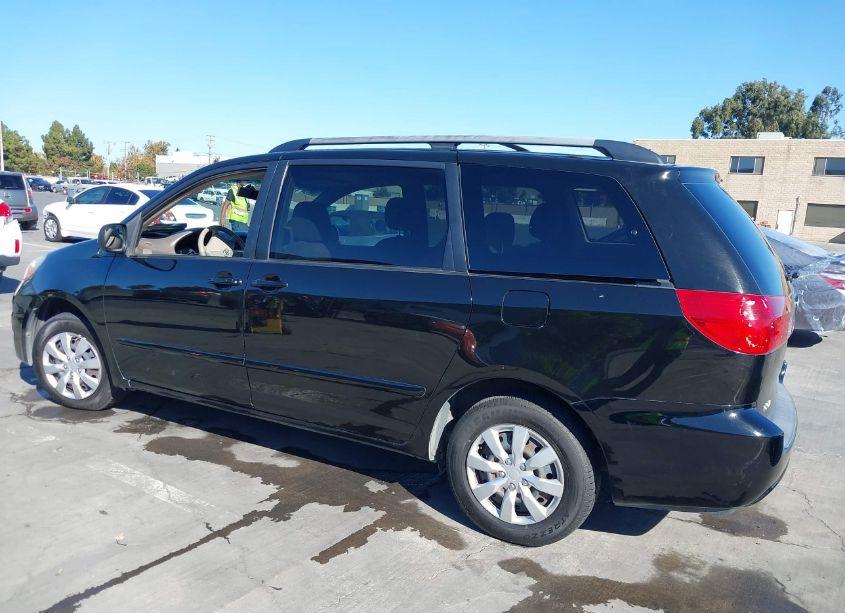 Photo 3 of 2010 Toyota Sienna LE (VIN 5TDKK4CC7AS342866)