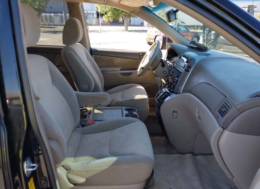 Photo 5 of 2010 Toyota Sienna LE (VIN 5TDKK4CC7AS342866)
