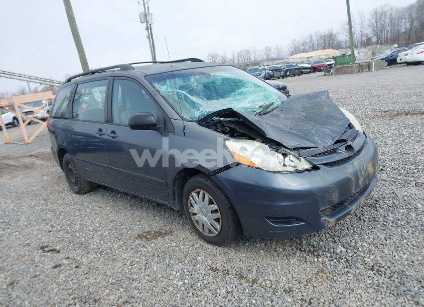 2010 Toyota Sienna CE (VIN 5TDKK4CC8AS292253) main photo