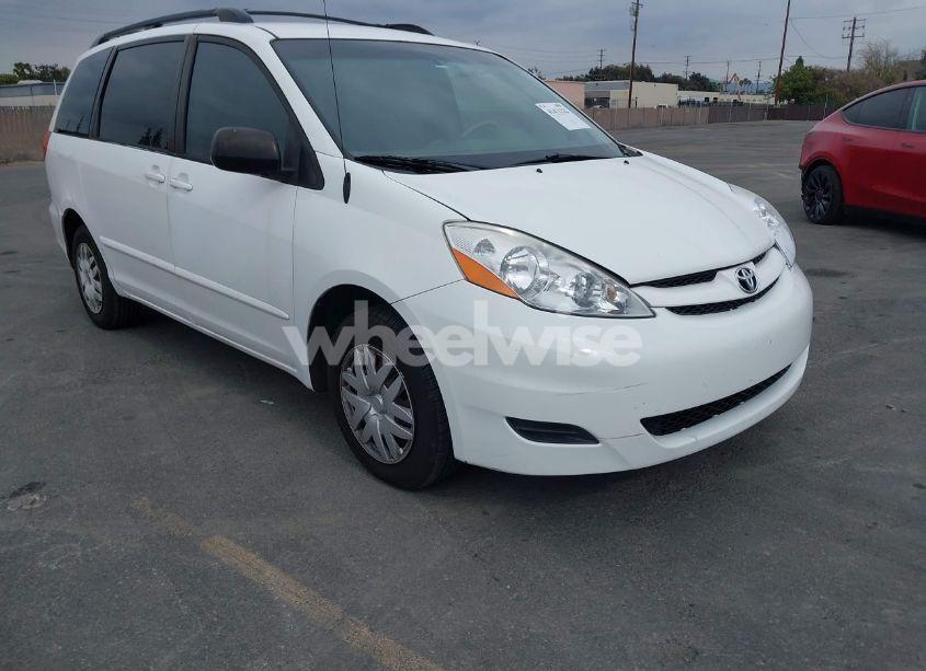 2010 Toyota Sienna CE (VIN 5TDKK4CC8AS313036) main photo