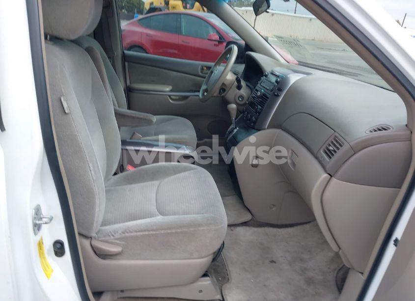 Photo 5 of 2010 Toyota Sienna CE (VIN 5TDKK4CC8AS313036)