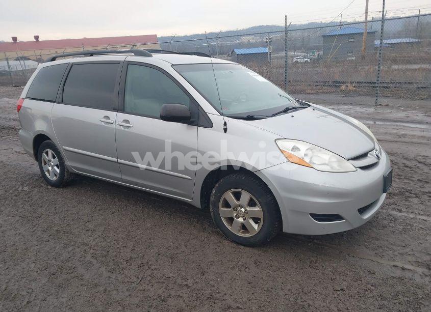 2010 Toyota Sienna LE (VIN 5TDKK4CC8AS329690) main photo