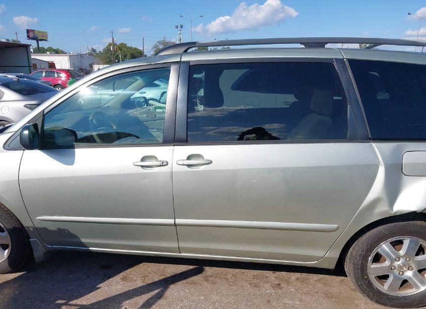 Photo 14 of 2010 Toyota Sienna LE (VIN 5TDKK4CC9AS338852)