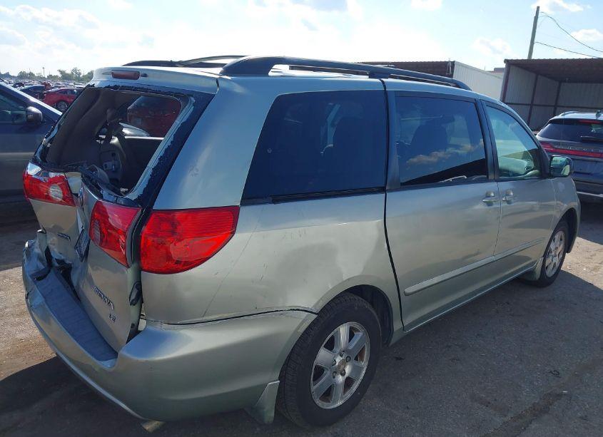 Photo 4 of 2010 Toyota Sienna LE (VIN 5TDKK4CC9AS338852)