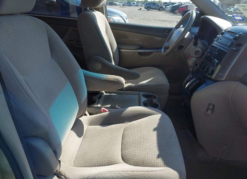 Photo 5 of 2010 Toyota Sienna LE (VIN 5TDKK4CC9AS338852)