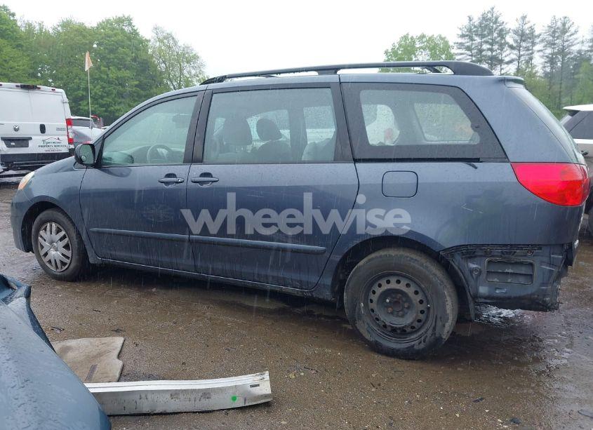 Photo 14 of 2010 Toyota Sienna CE (VIN 5TDKK4CCXAS299639)