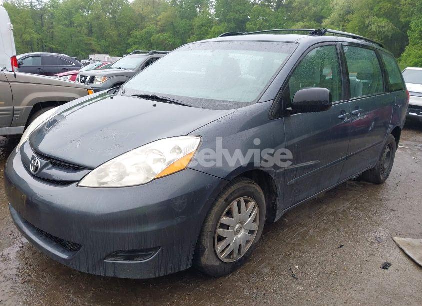 Photo 2 of 2010 Toyota Sienna CE (VIN 5TDKK4CCXAS299639)