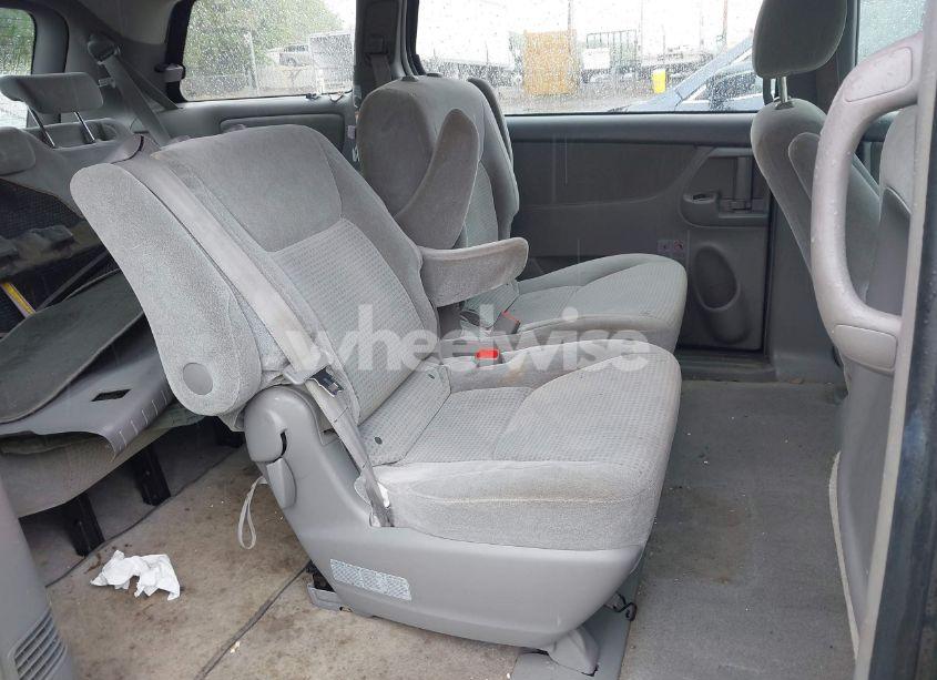 Photo 8 of 2010 Toyota Sienna CE (VIN 5TDKK4CCXAS299639)