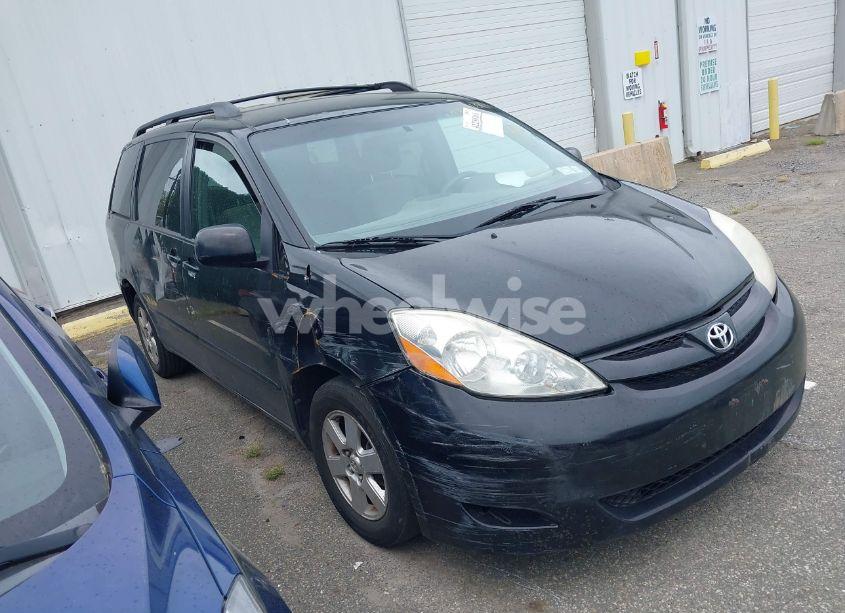 2010 Toyota Sienna LE (VIN 5TDKK4CCXAS306217) main photo