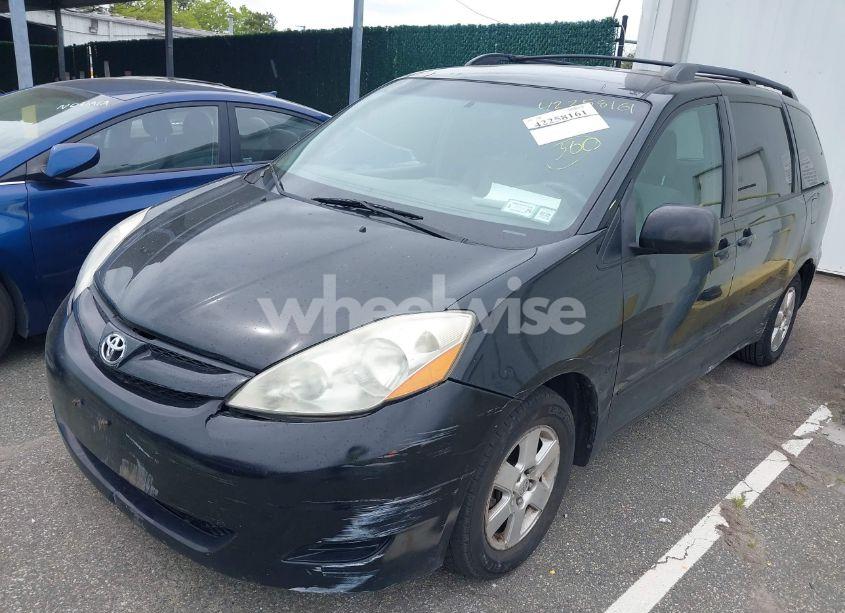 Photo 2 of 2010 Toyota Sienna LE (VIN 5TDKK4CCXAS306217)