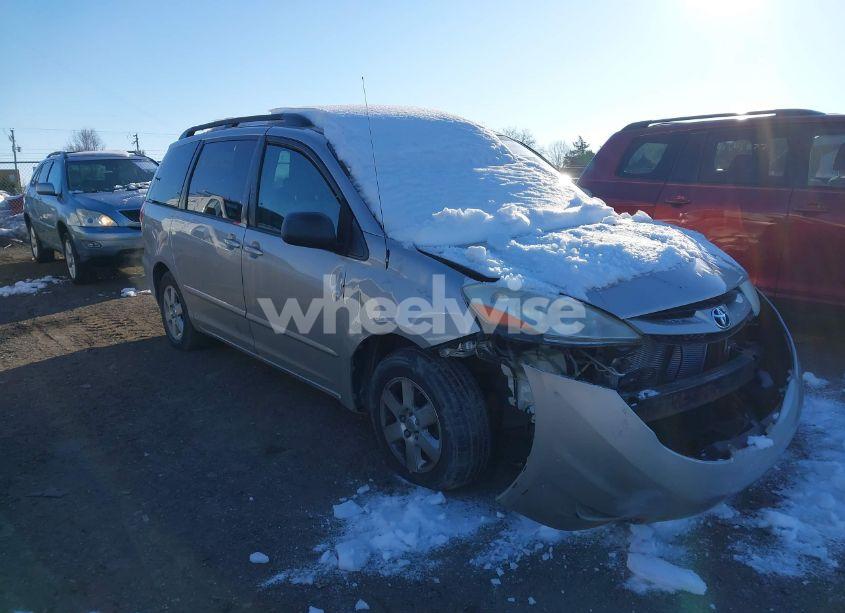 2010 Toyota Sienna LE (VIN 5TDKK4CCXAS306802) main photo