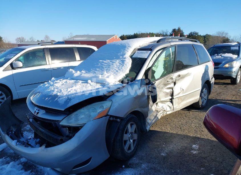 Photo 2 of 2010 Toyota Sienna LE (VIN 5TDKK4CCXAS306802)