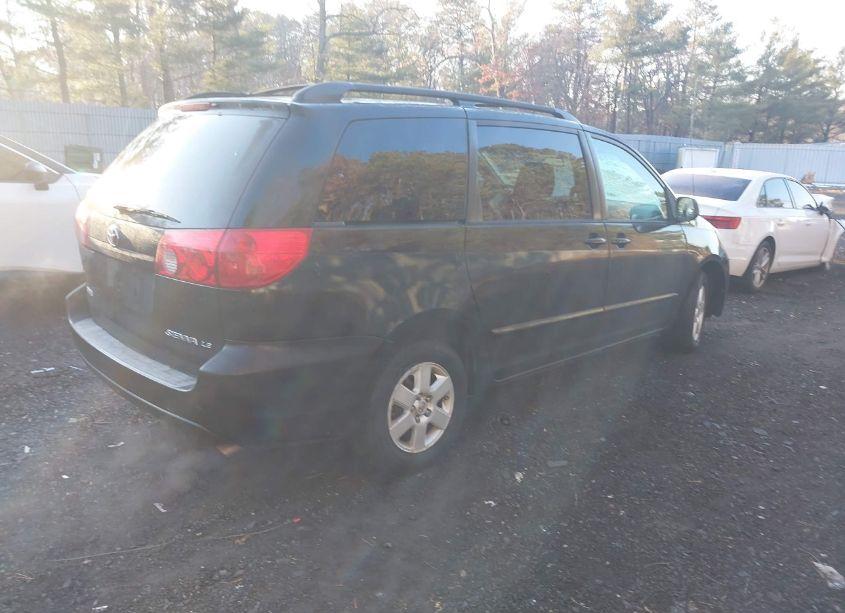 Photo 4 of 2010 Toyota Sienna LE (VIN 5TDKK4CCXAS316567)