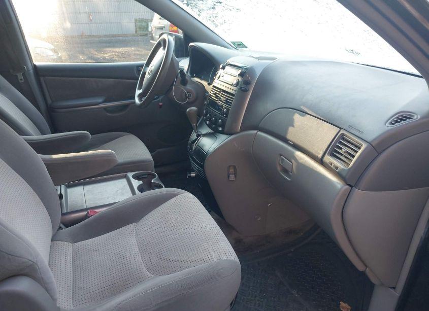 Photo 5 of 2010 Toyota Sienna LE (VIN 5TDKK4CCXAS316567)