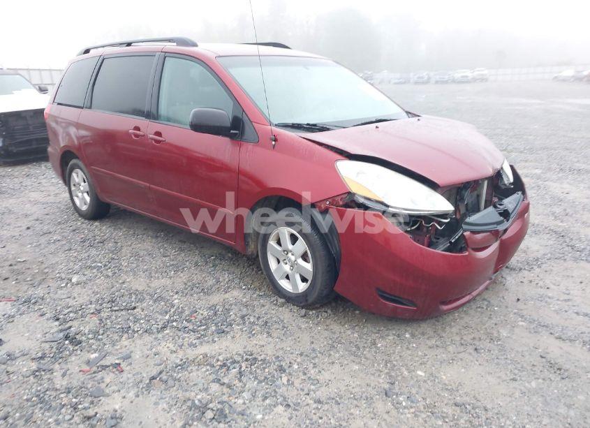 2010 Toyota Sienna LE (VIN 5TDKK4CCXAS318352) main photo